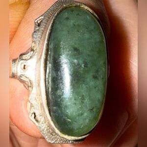 Elegant vintage sterling Silver jade Green Stone Ring